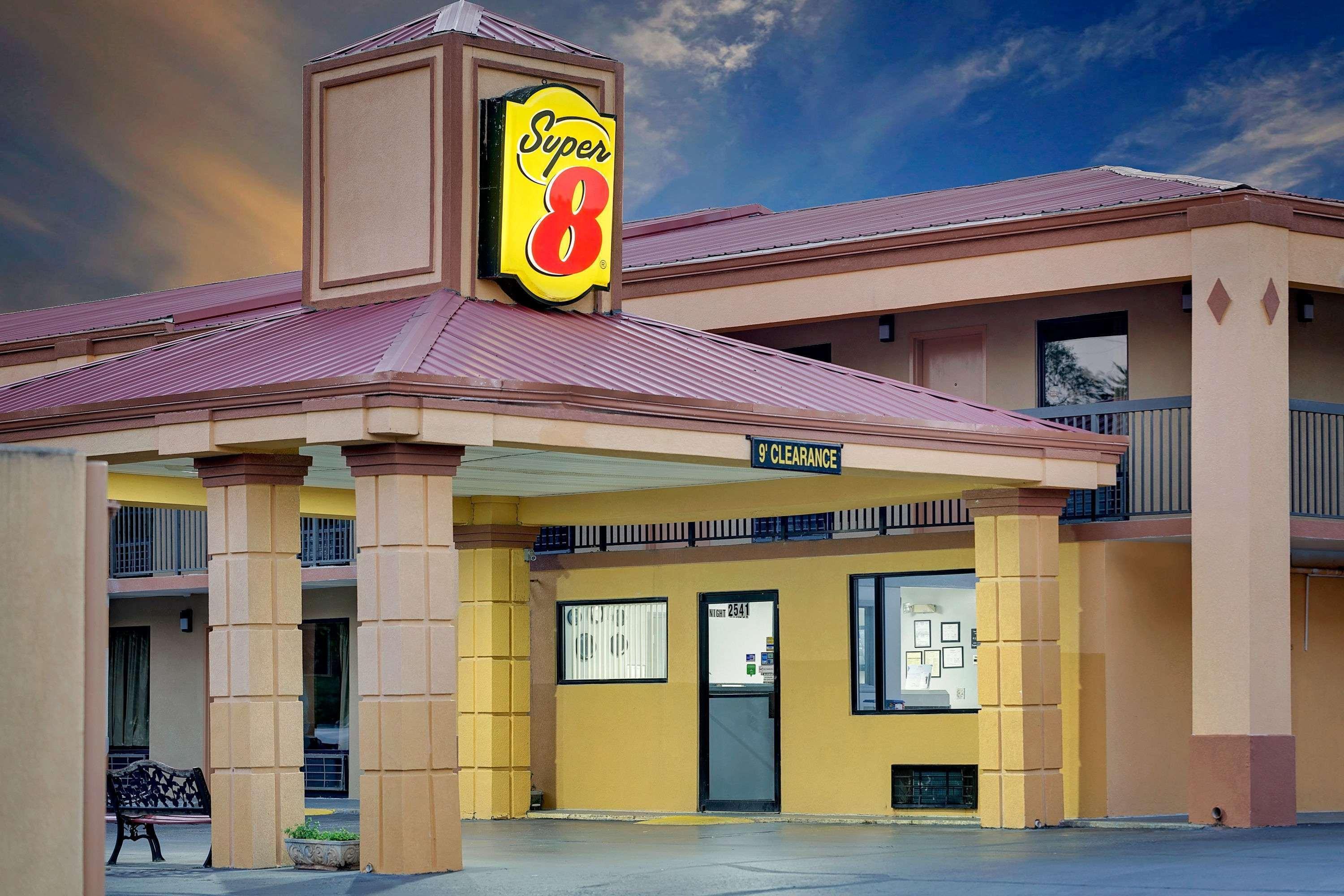 Super 8 By Wyndham Athens Motel Buitenkant foto