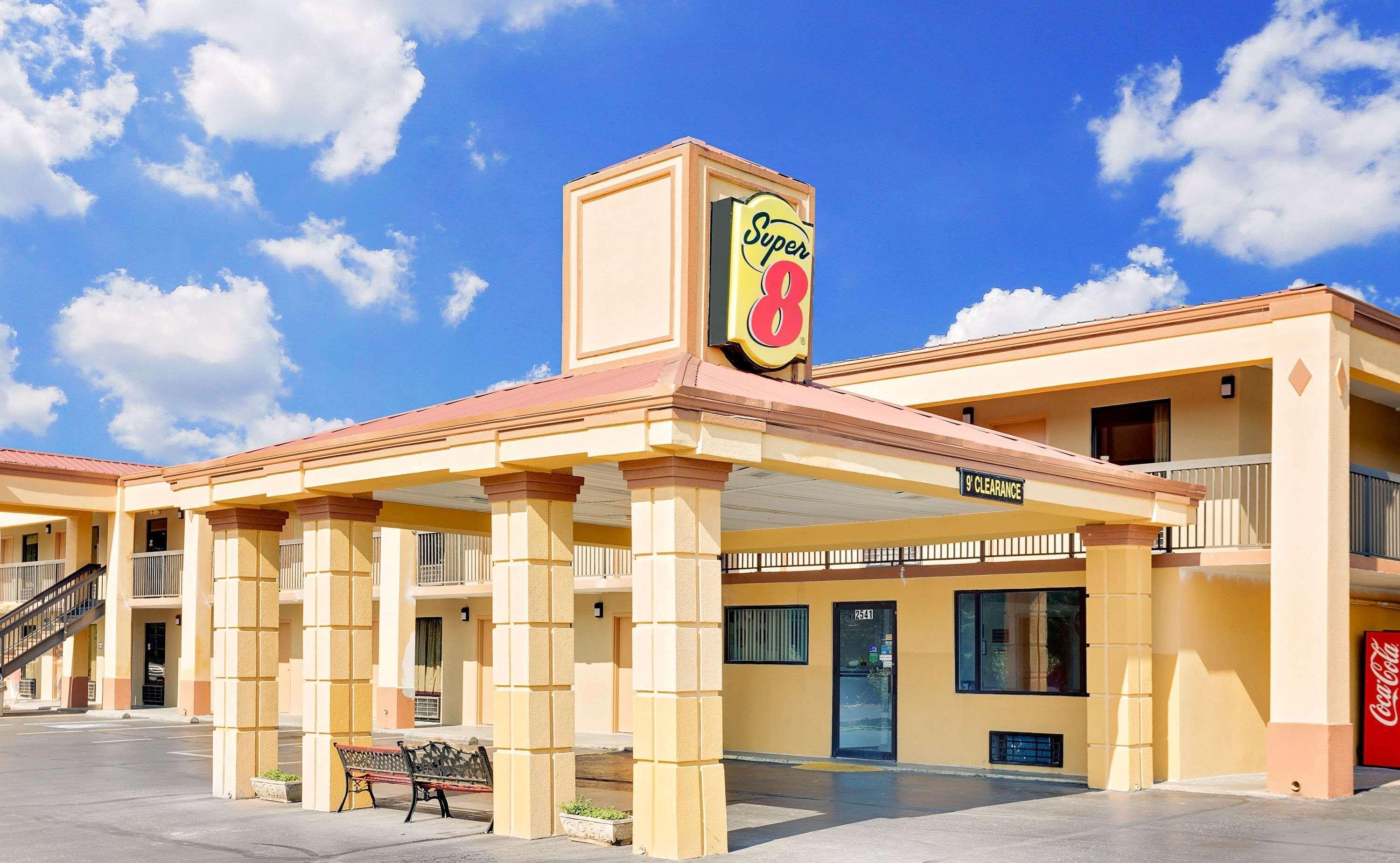 Super 8 By Wyndham Athens Motel Buitenkant foto